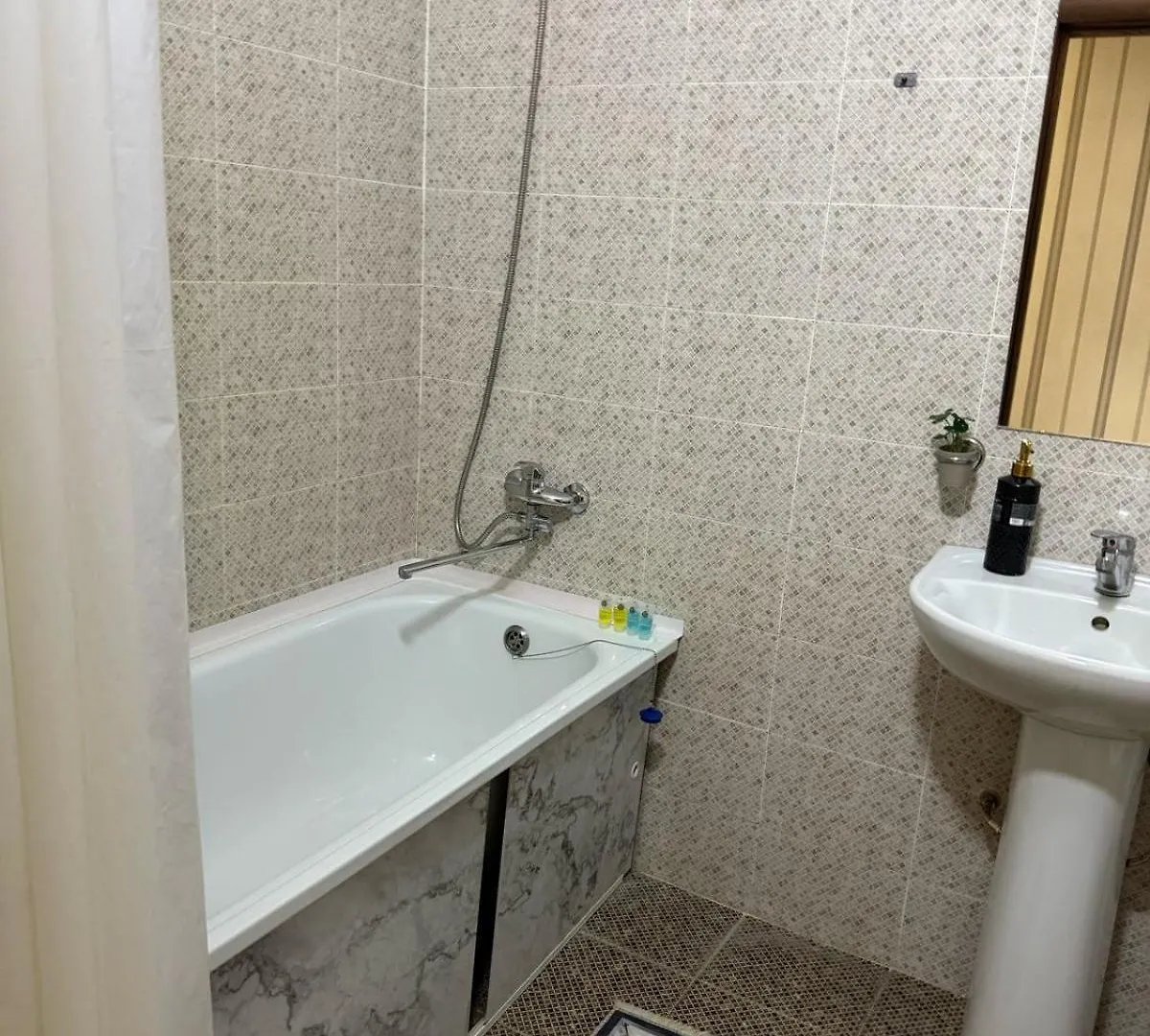 Apartment Комфортная Однокомнатная Квартира В Городе Almaty